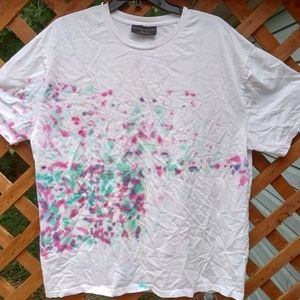 Tie-die T-Shirt No Boundaries Size Med runs big